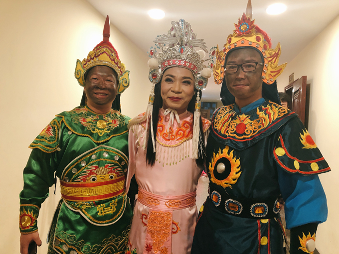 Công Lý tình cảm bên bạn gái ở hậu trường ghi hình Táo quân 2018